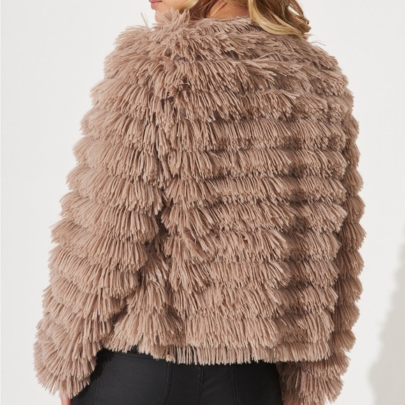 American Threads Shaggy Coat Jacket Sand Brown Tan Neutral Fuzzy Fur Size Medium - Picture 10 of 14